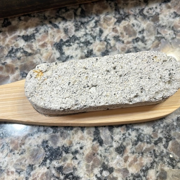 NEW AVEDA pumice stone with handle​​ - Picture 3 of 4